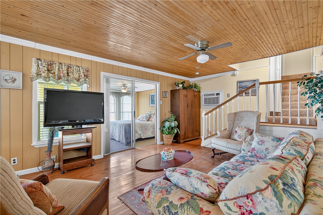 107 E Lakefield Dr Property Photo 21