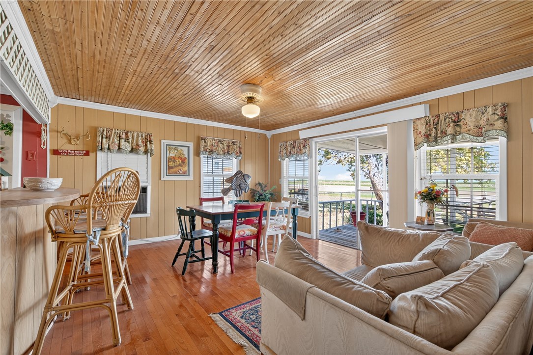 107 E Lakefield Dr Property Photo 23