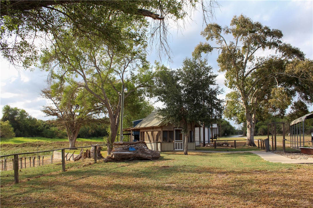 286 Mystic Dr Property Photo 5