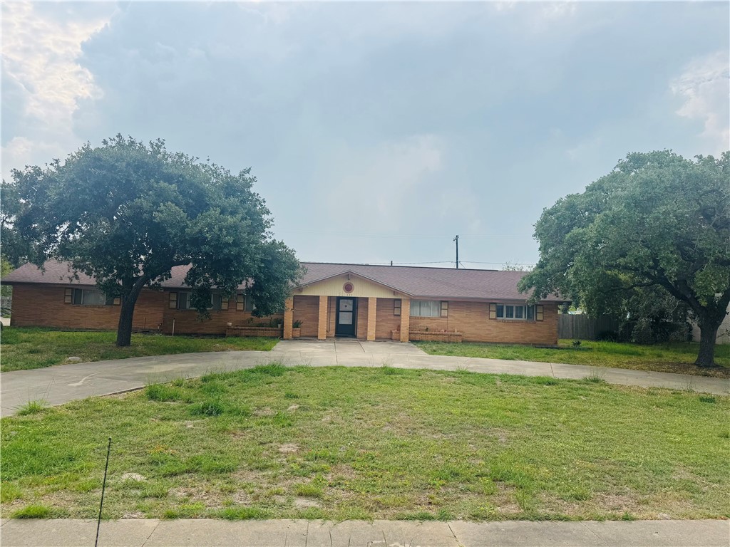 131 N Lamont St Property Photo 1