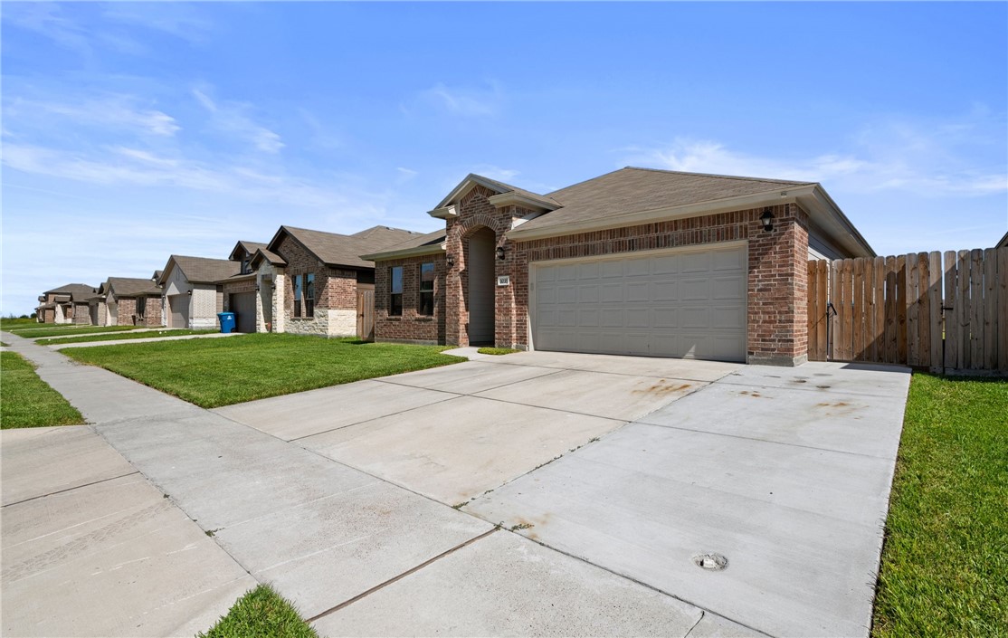 1035 Ocean Breeze St Property Photo 2