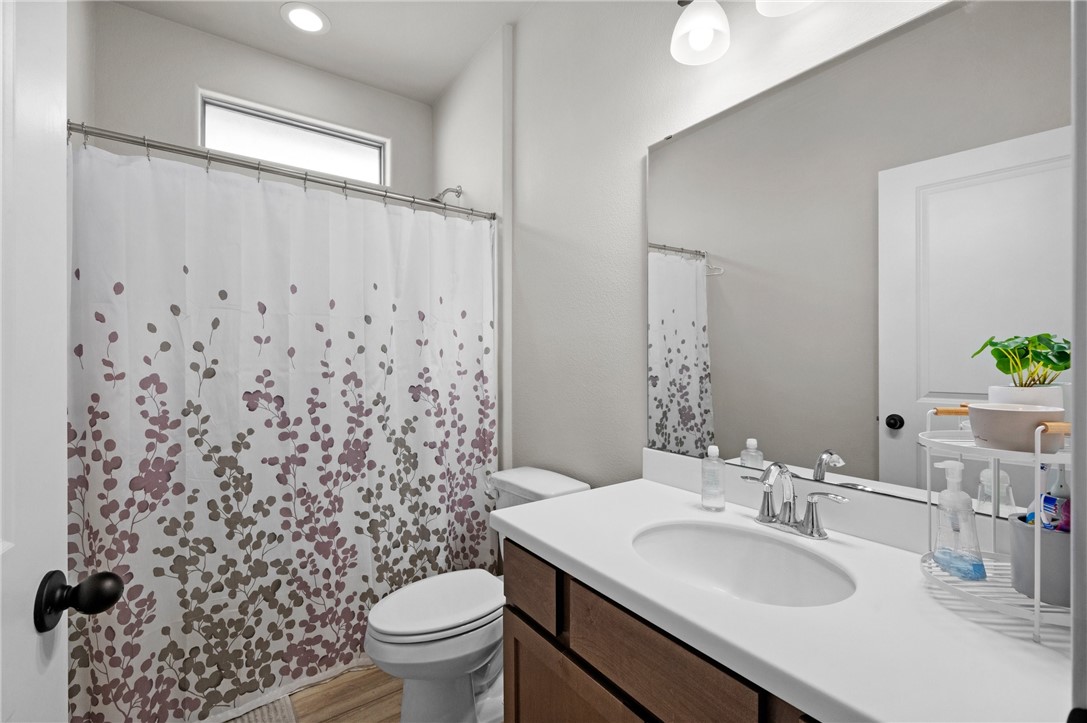 1035 Ocean Breeze St Property Photo 5