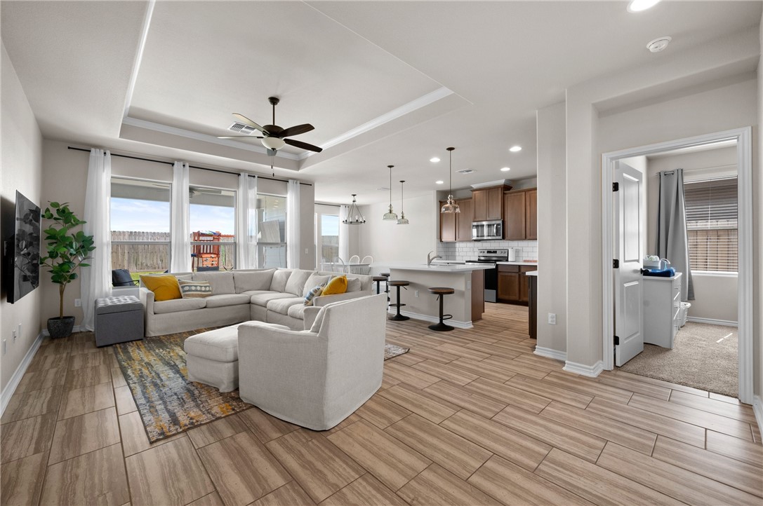 1035 Ocean Breeze St Property Photo 7