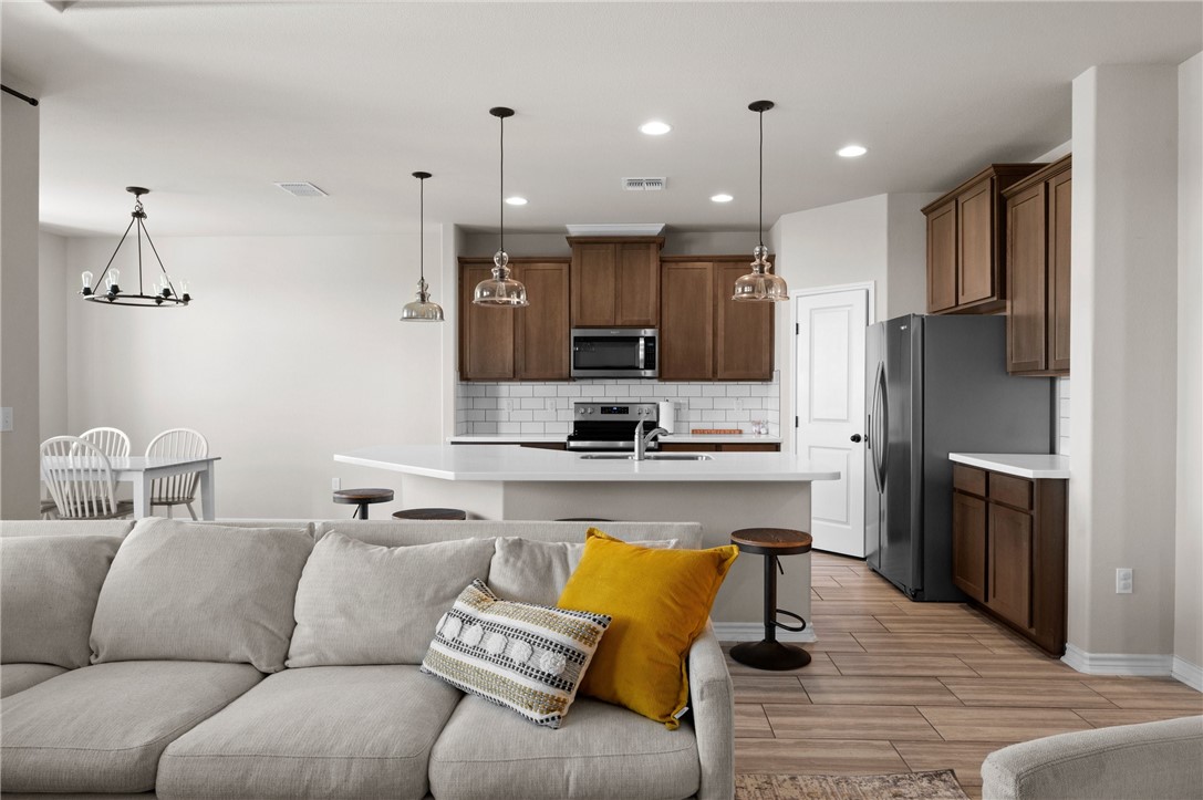 1035 Ocean Breeze St Property Photo 11