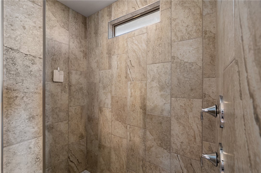 1035 Ocean Breeze St Property Photo 21