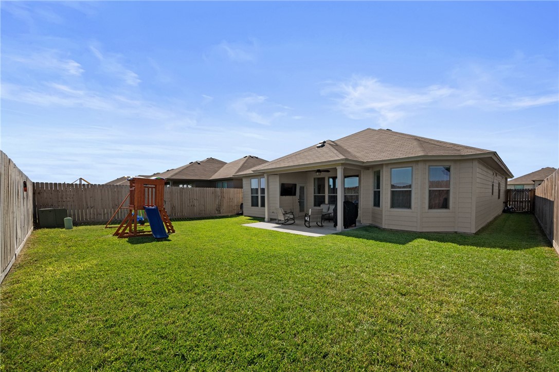 1035 Ocean Breeze St Property Photo 22