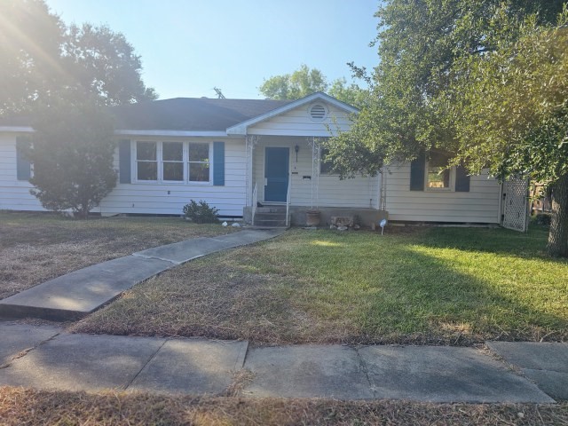 301 Chenoweth Dr Property Photo 1