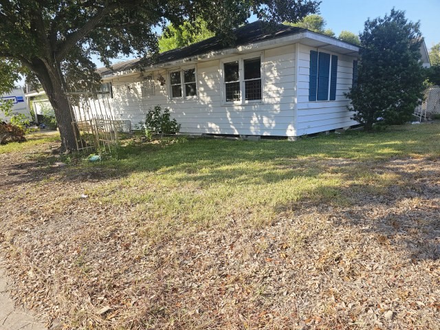 301 Chenoweth Dr Property Photo 2