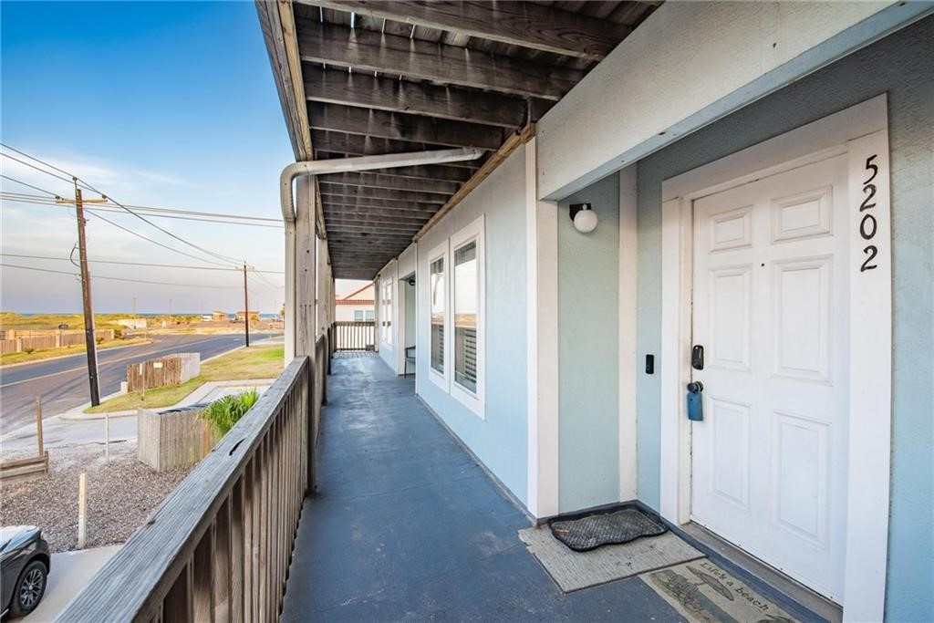 15002 Leeward Dr 5202 Property Photo 5