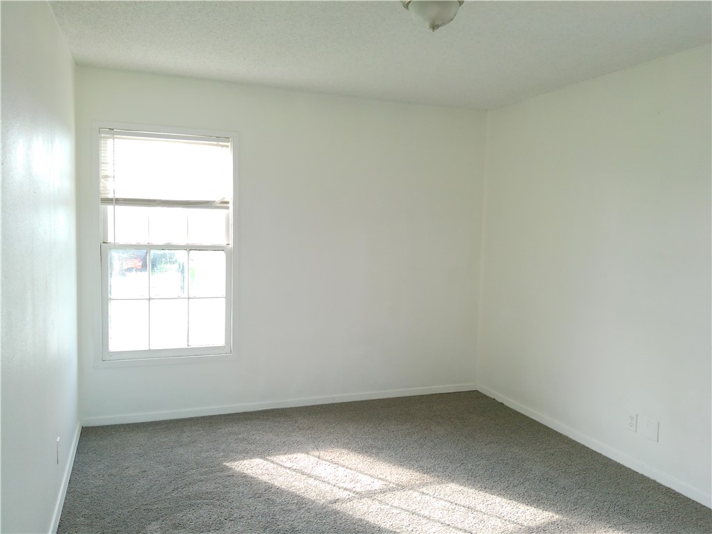 638 Glazebrook St 3 Property Photo 6