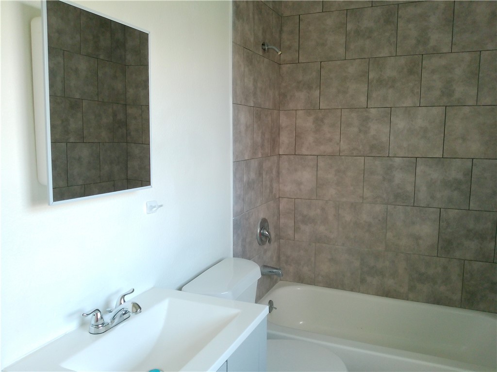 638 Glazebrook St 3 Property Photo 7