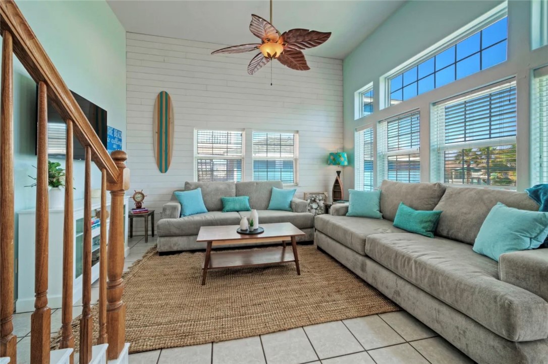 684 Anchor Dr Property Photo 8