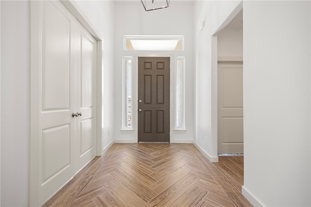 1702 Elm View Dr Property Photo 4