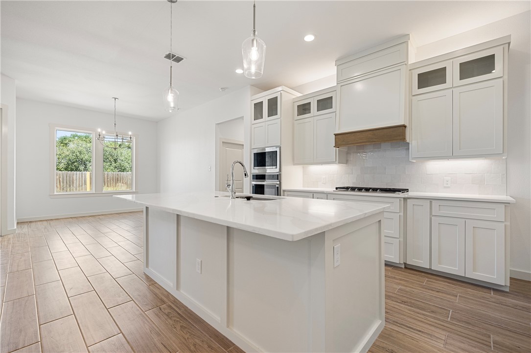 1702 Elm View Dr Property Photo 7