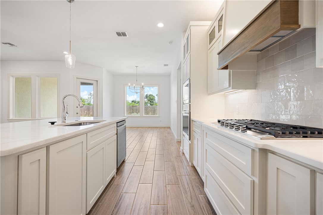 1702 Elm View Dr Property Photo 8