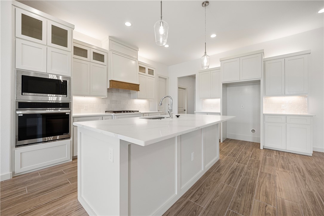 1702 Elm View Dr Property Photo 9