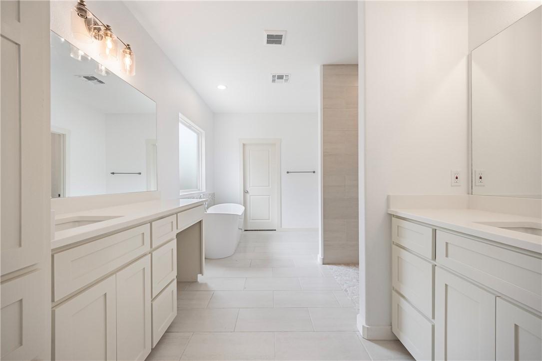 1702 Elm View Dr Property Photo 12