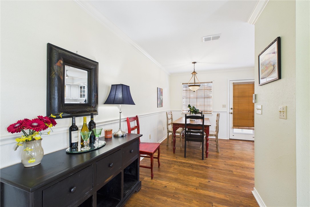 718 N Live Oak St Property Photo 2