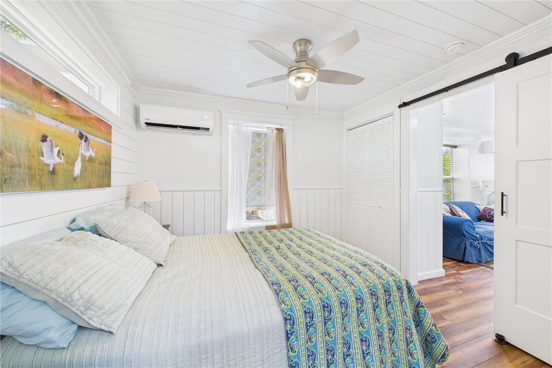 718 N Live Oak St Property Photo 10