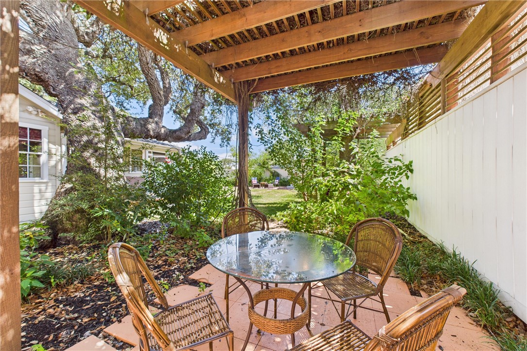 718 N Live Oak St Property Photo 12