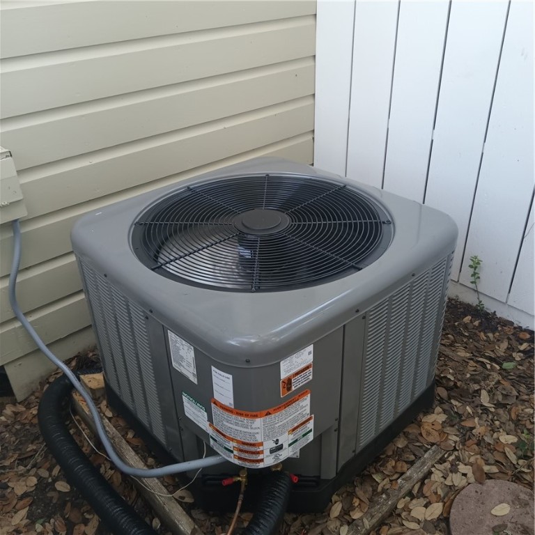 718 N Live Oak St Property Photo 21