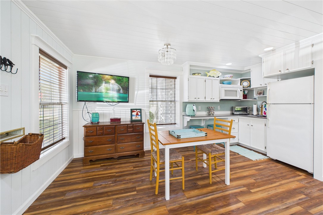 718 N Live Oak St Property Photo 24