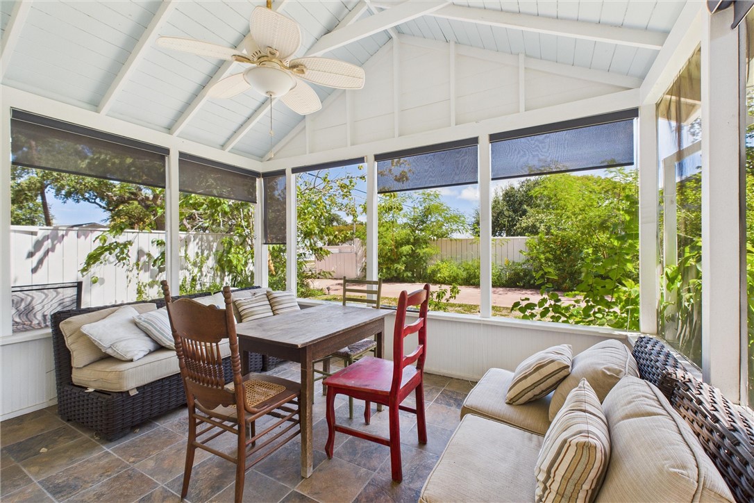 718 N Live Oak St Property Photo 28