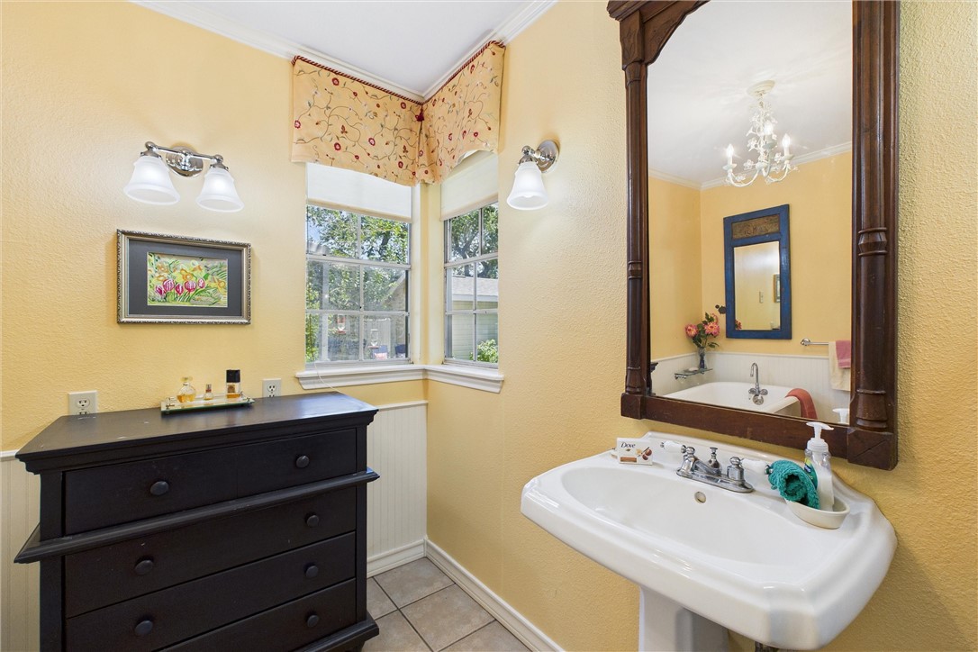 718 N Live Oak St Property Photo 30