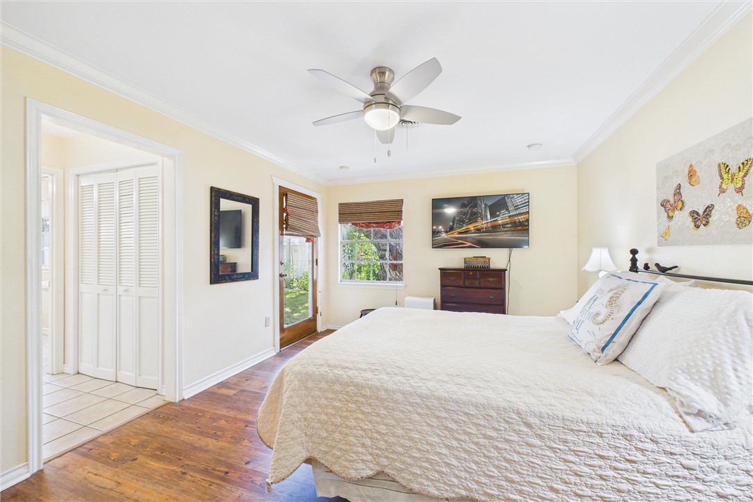 718 N Live Oak St Property Photo 33