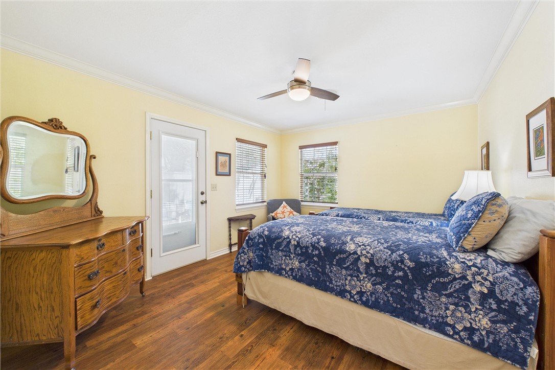 718 N Live Oak St Property Photo 35