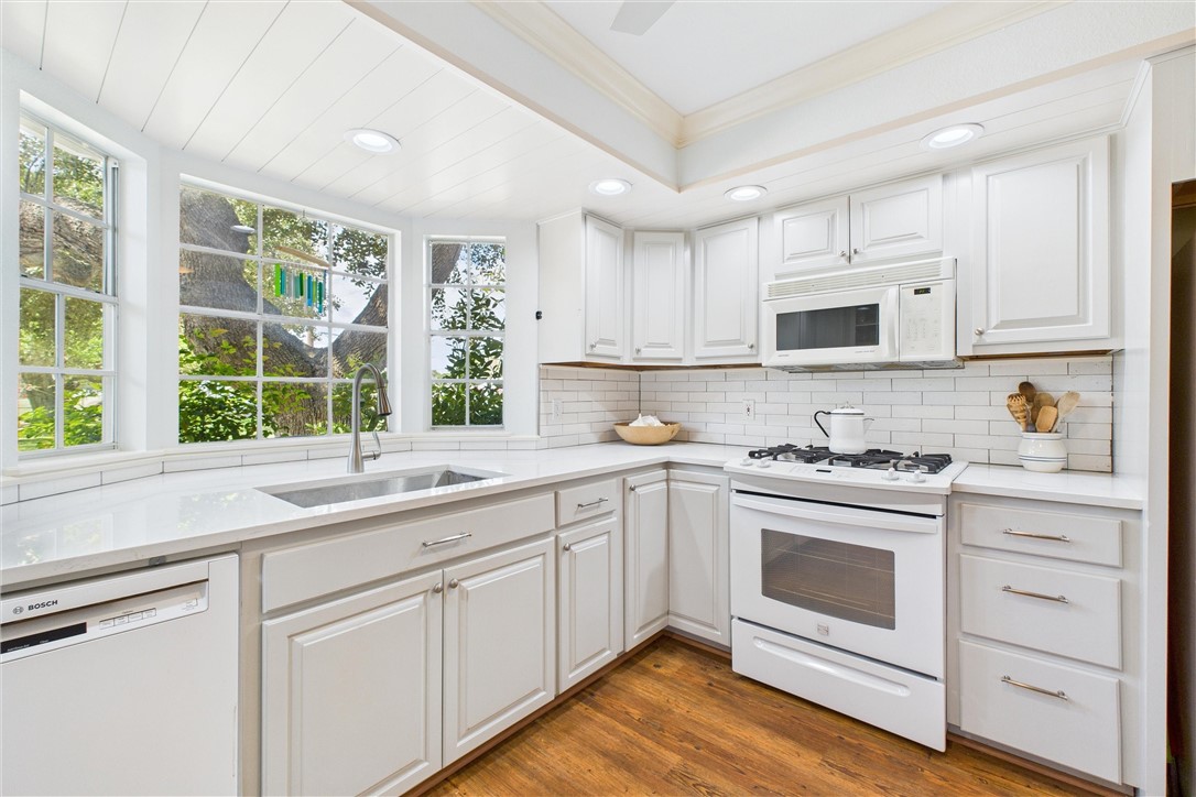 718 N Live Oak St Property Photo 37