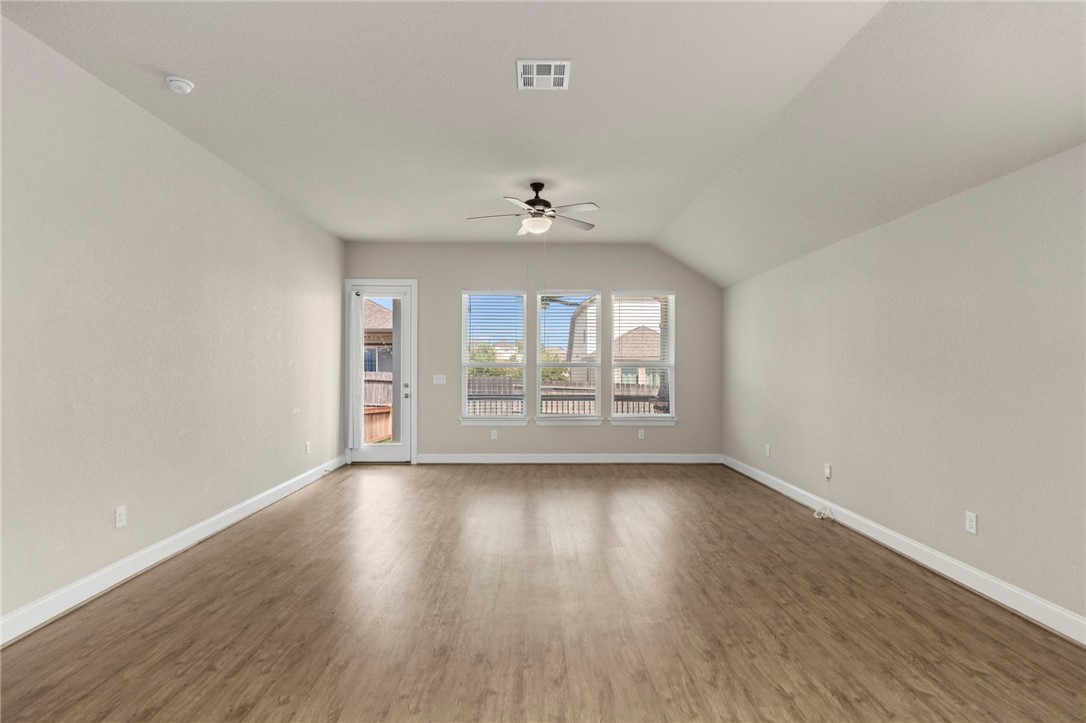 6533 Crockett Property Photo 5