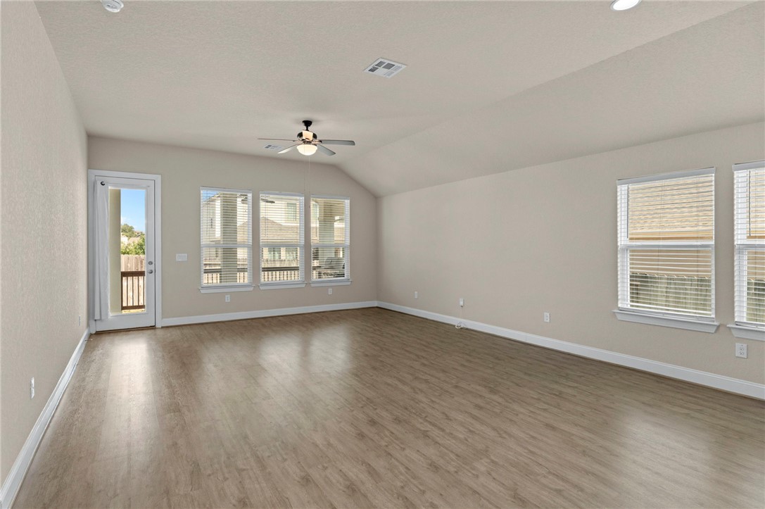 6533 Crockett Property Photo 6