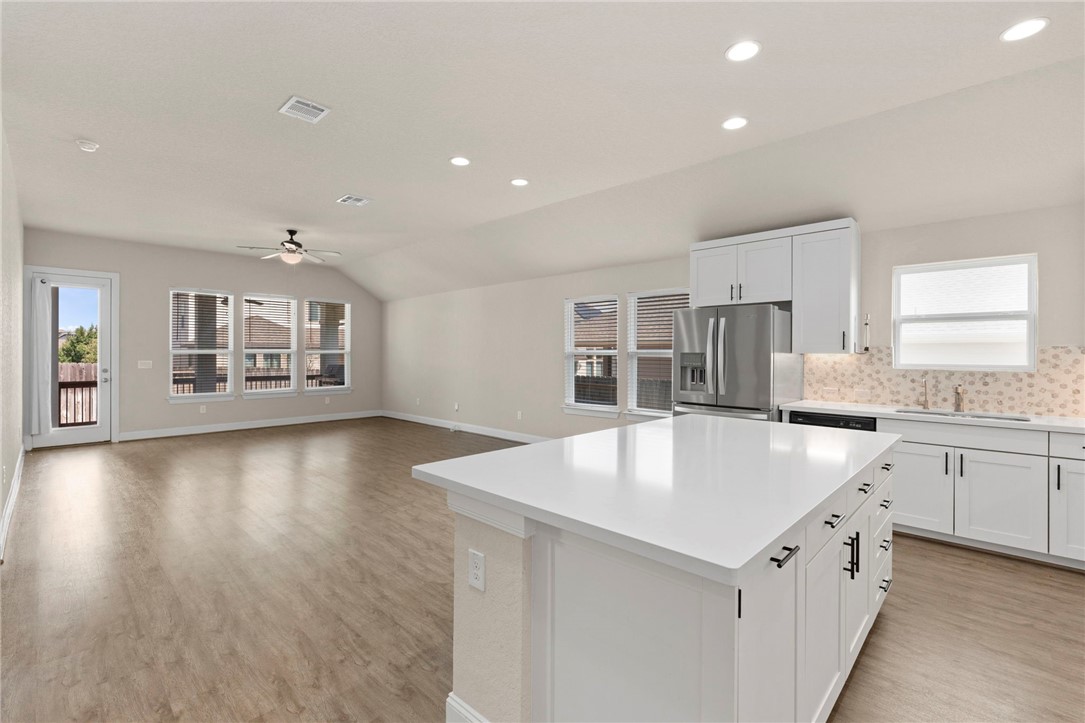 6533 Crockett Property Photo 10