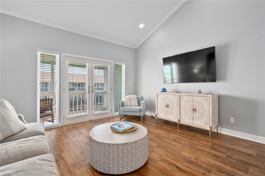 911 Sandollar St Property Photo 4