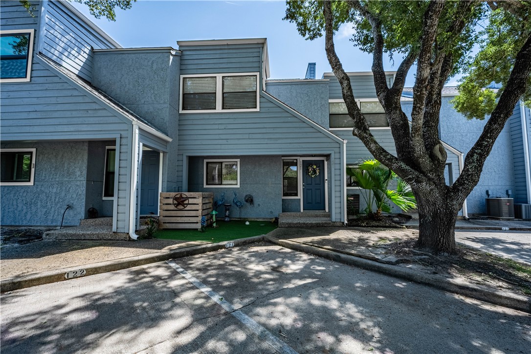 209 Forest Hills 121 Property Photo 1