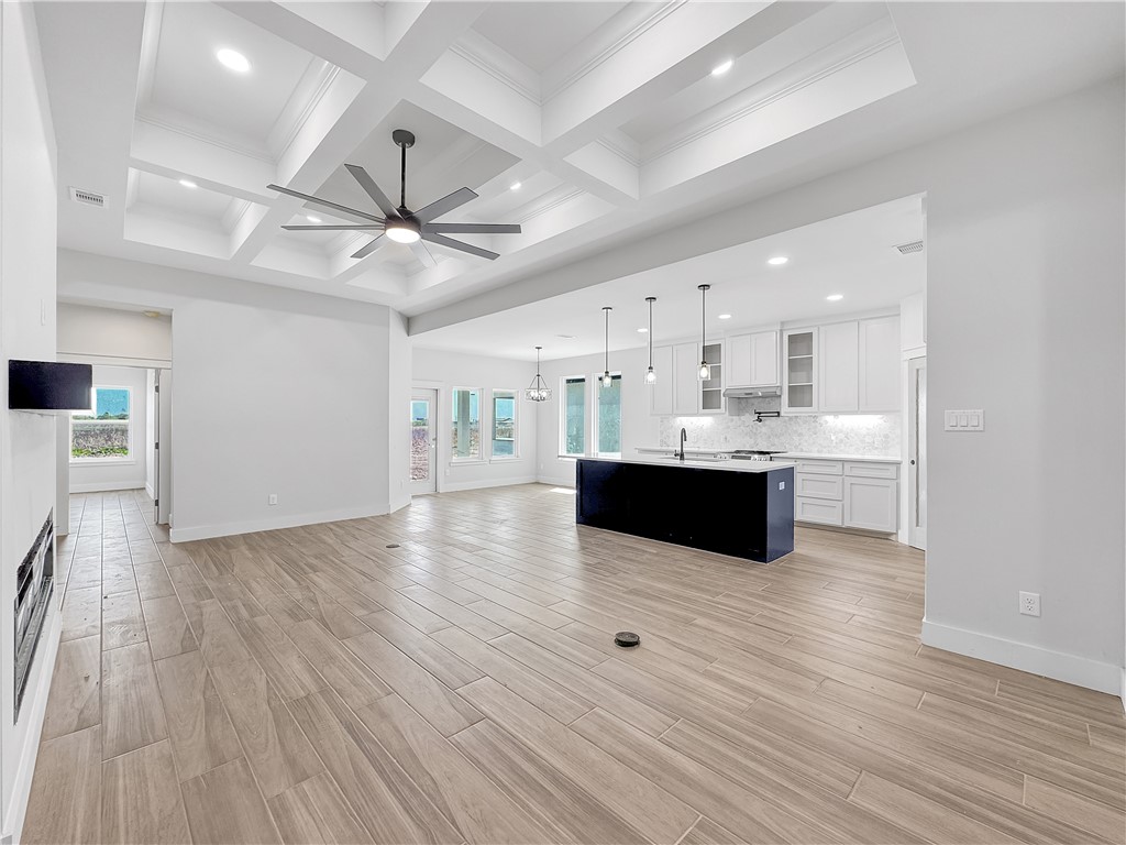 6222 Sadie St Property Photo 4