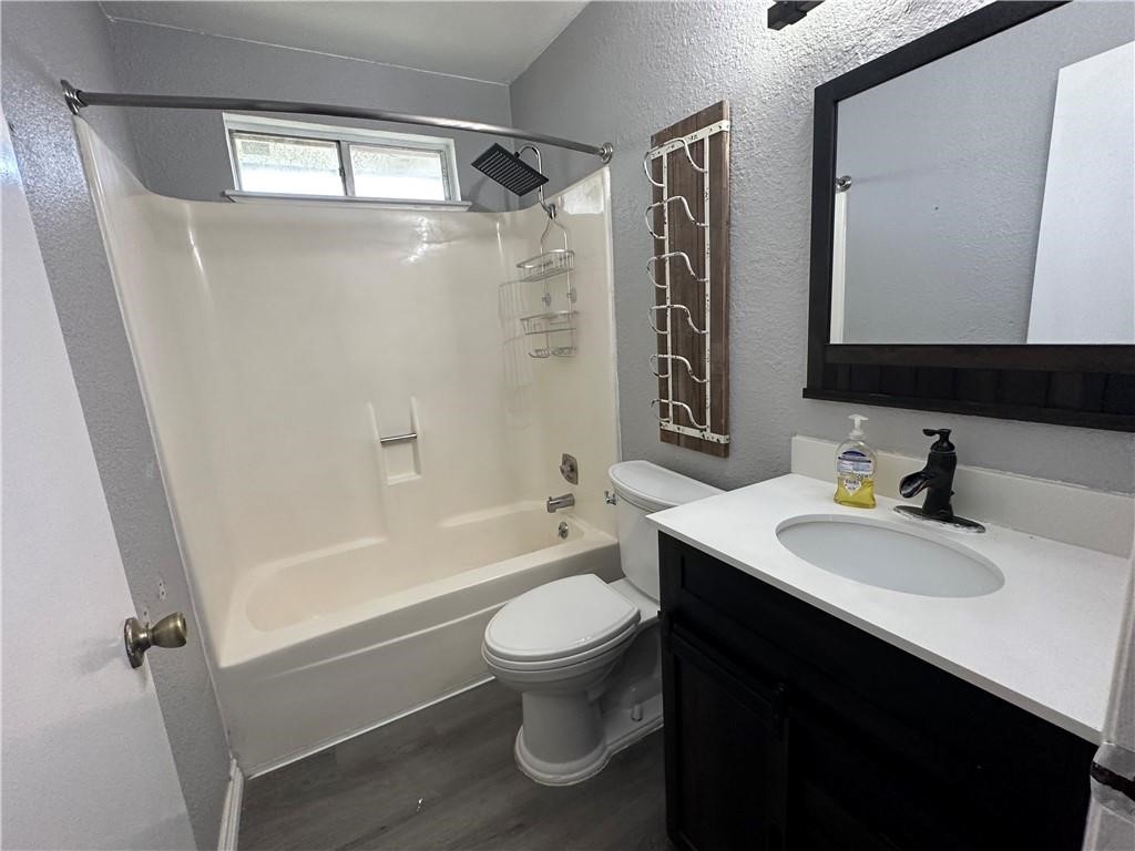 2112 Memorial Pkwy Property Photo 8