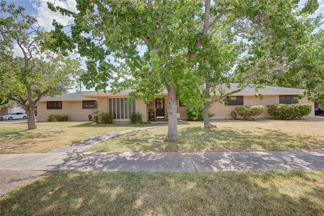 733 Bradshaw Dr Property Photo 1