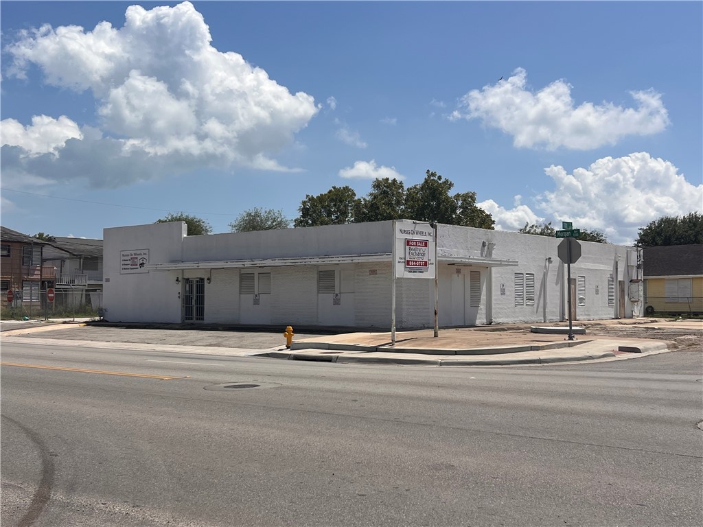 1321 Morgan Ave Property Photo 2