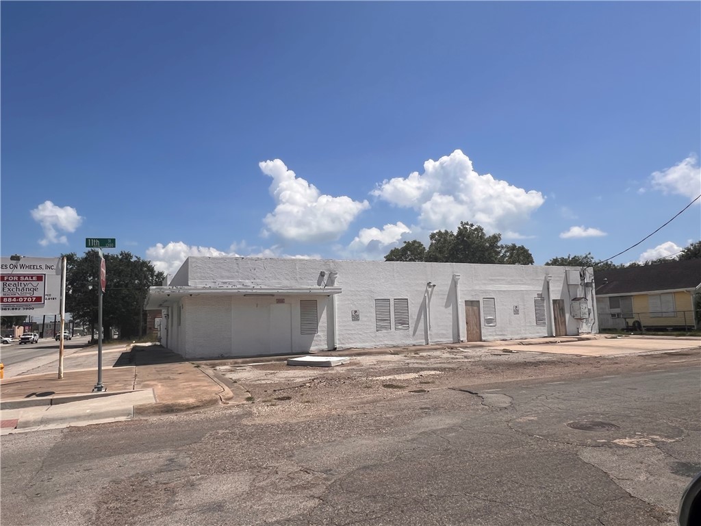 1321 Morgan Ave Property Photo 3