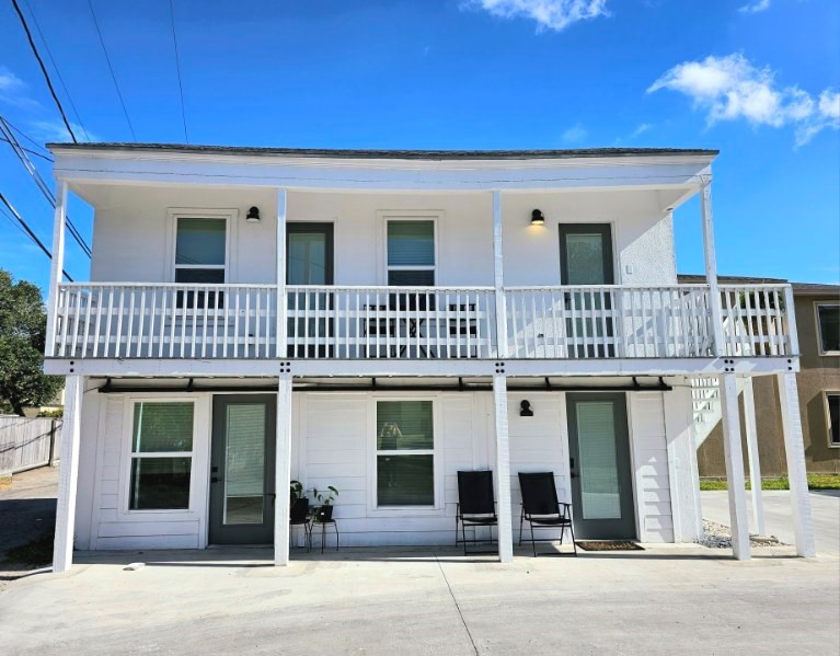 1117 Ocean Dr C Property Photo 1