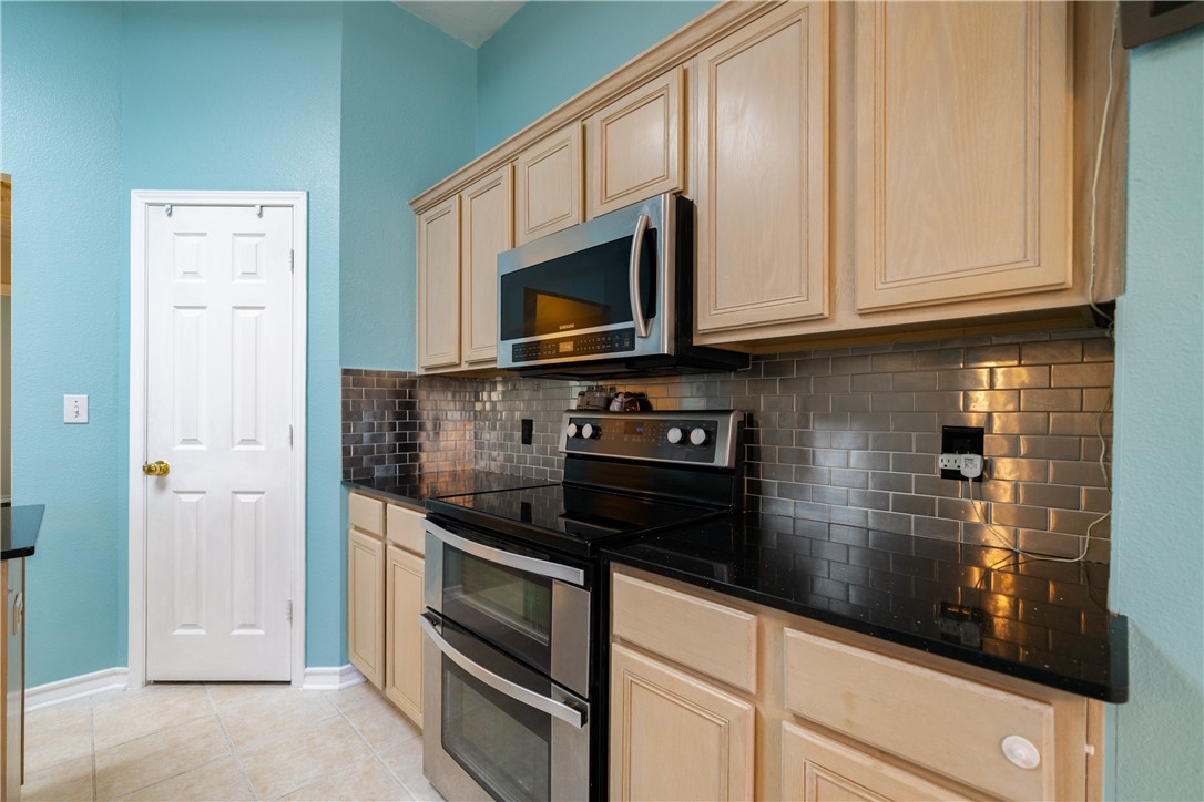 7806 Jim Wells Dr Property Photo 6