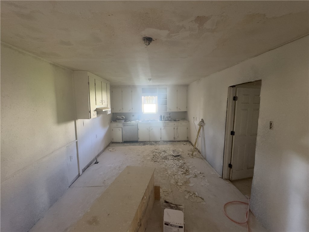 1051 S Whitney St Property Photo 4