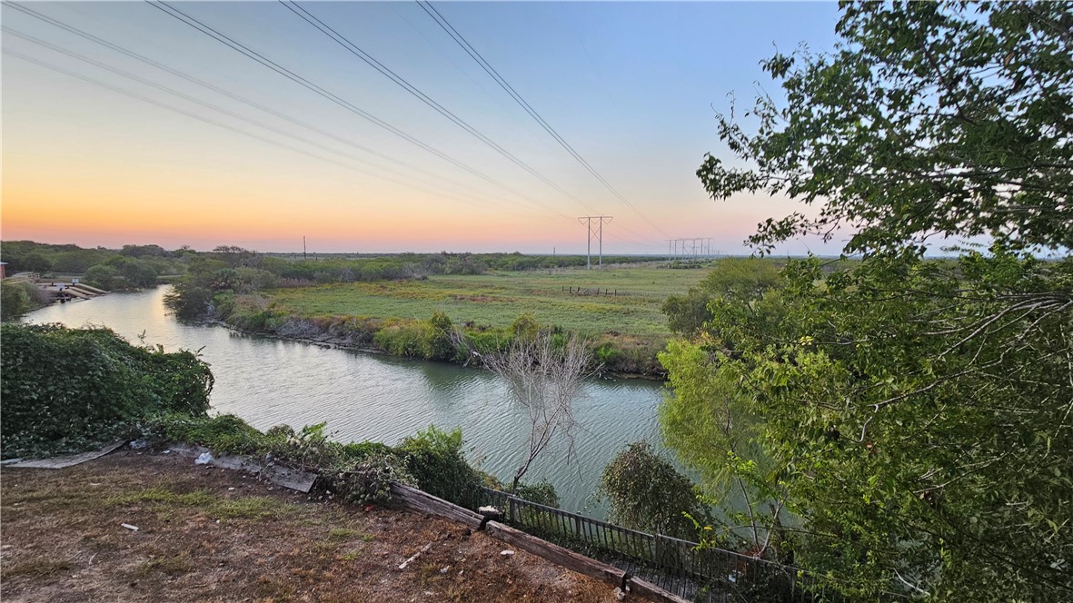 4401 River Valley Unit 1002 Dr Property Photo 3