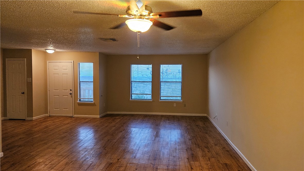 4401 River Valley Unit 1002 Dr Property Photo 8