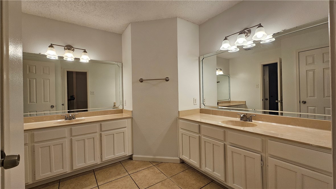 4401 River Valley Unit 1002 Dr Property Photo 16