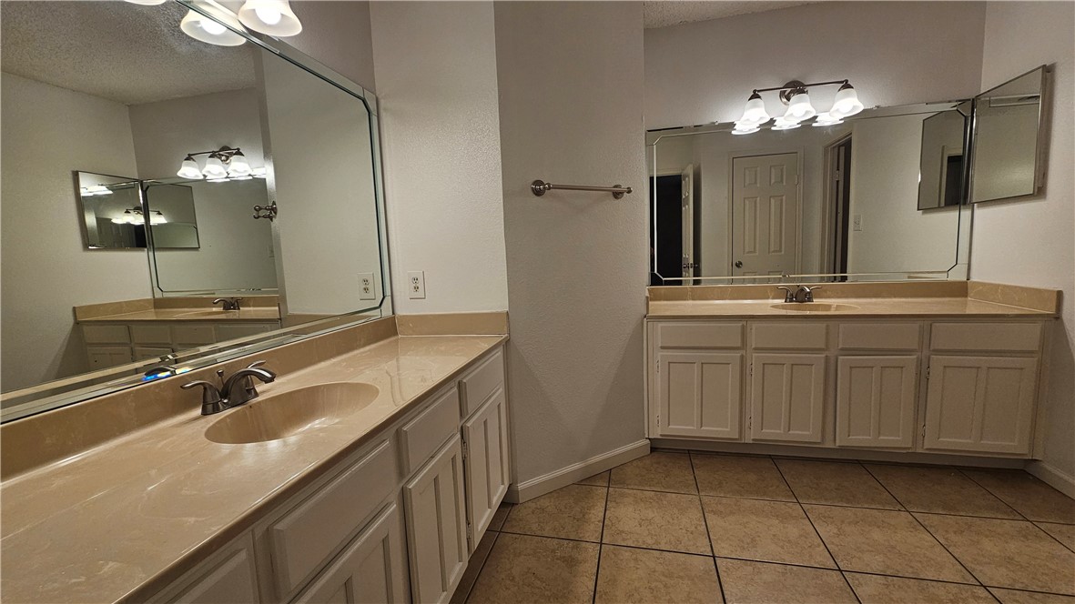 4401 River Valley Unit 1002 Dr Property Photo 17