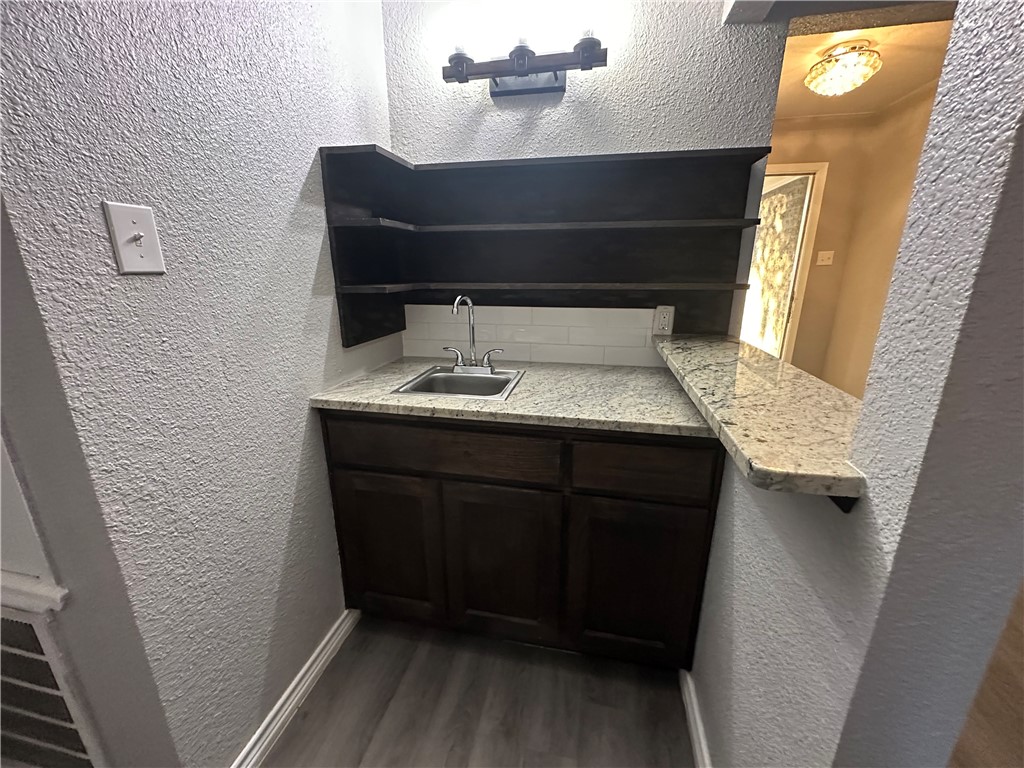 2112 Memorial Pkwy Property Photo 7