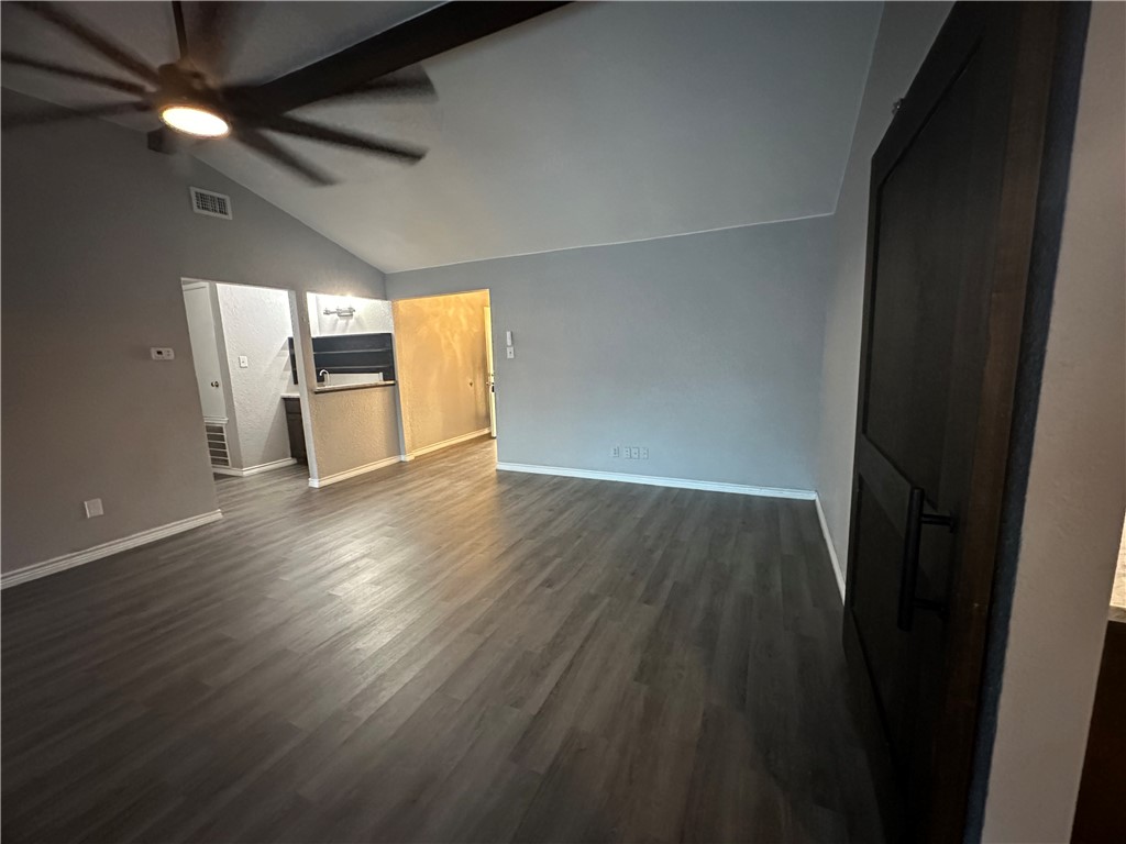 2112 Memorial Pkwy Property Photo 8